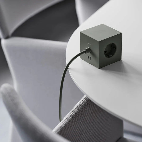 Stylischer Mehrfachstecker würfelförmig - grün