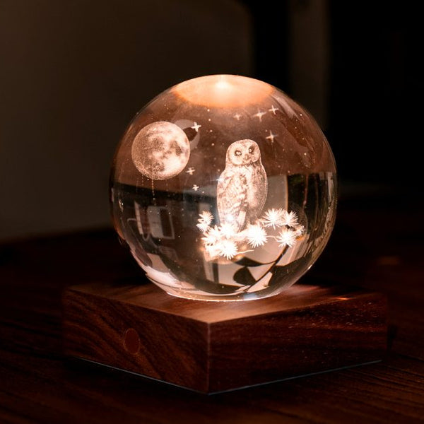 leuchtende Kristallkugel - Eule mit Mond