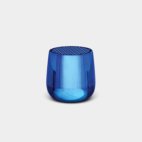 Der Mino Speaker von Lexon in Metallic Optik in der Farbe blau