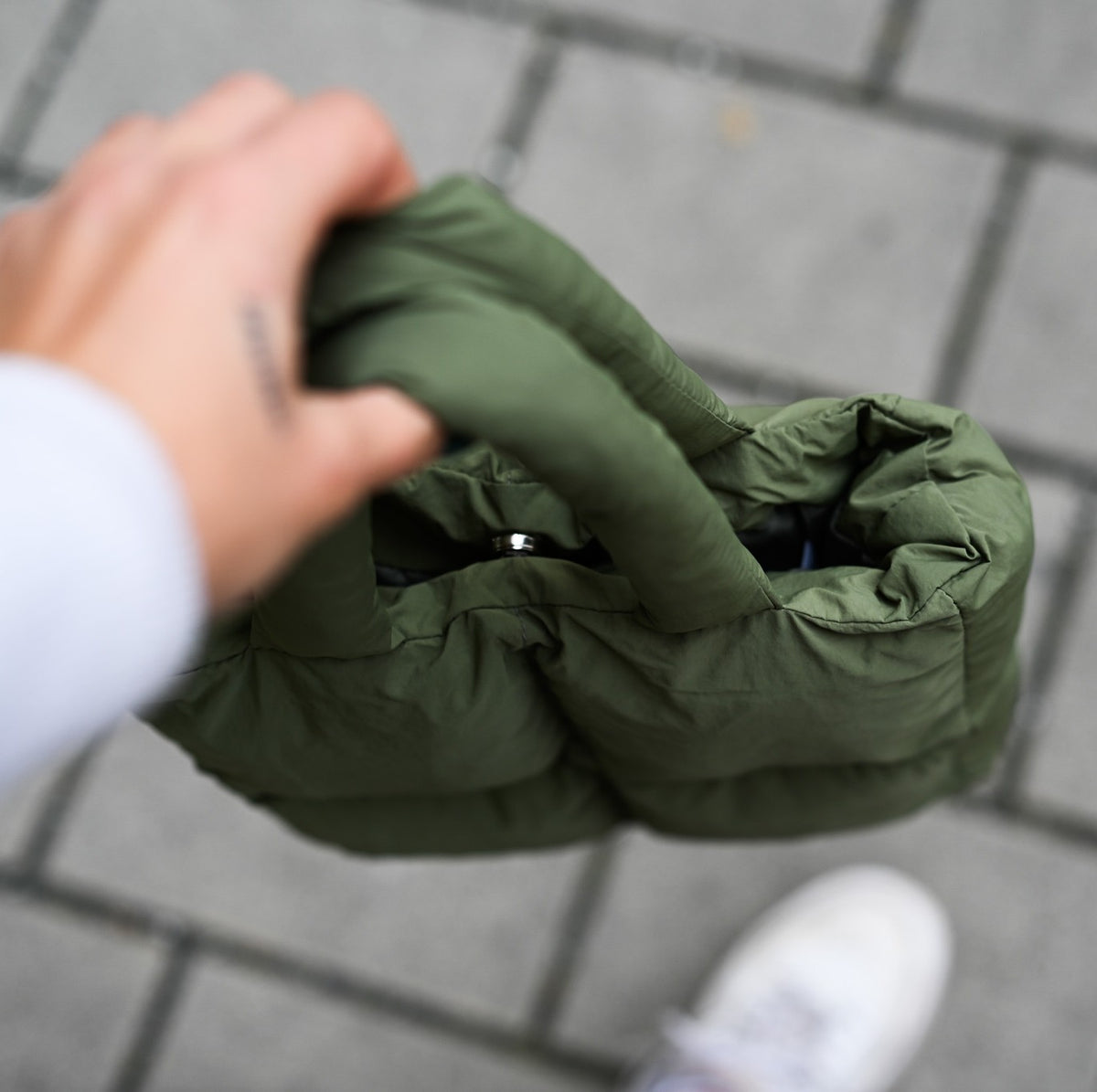 Flauschige Handtasche "PUFFY" grün