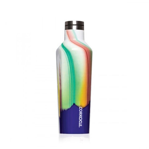 Corkcicle Canteen Trinkflasche in der Farbe "Aurora" - bunte Farbveraeufe auf weißem Hintergrund