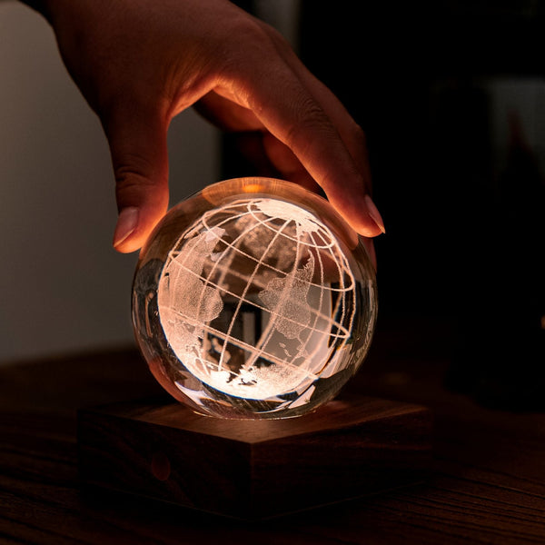 leuchtende Kristallkugel - Erde