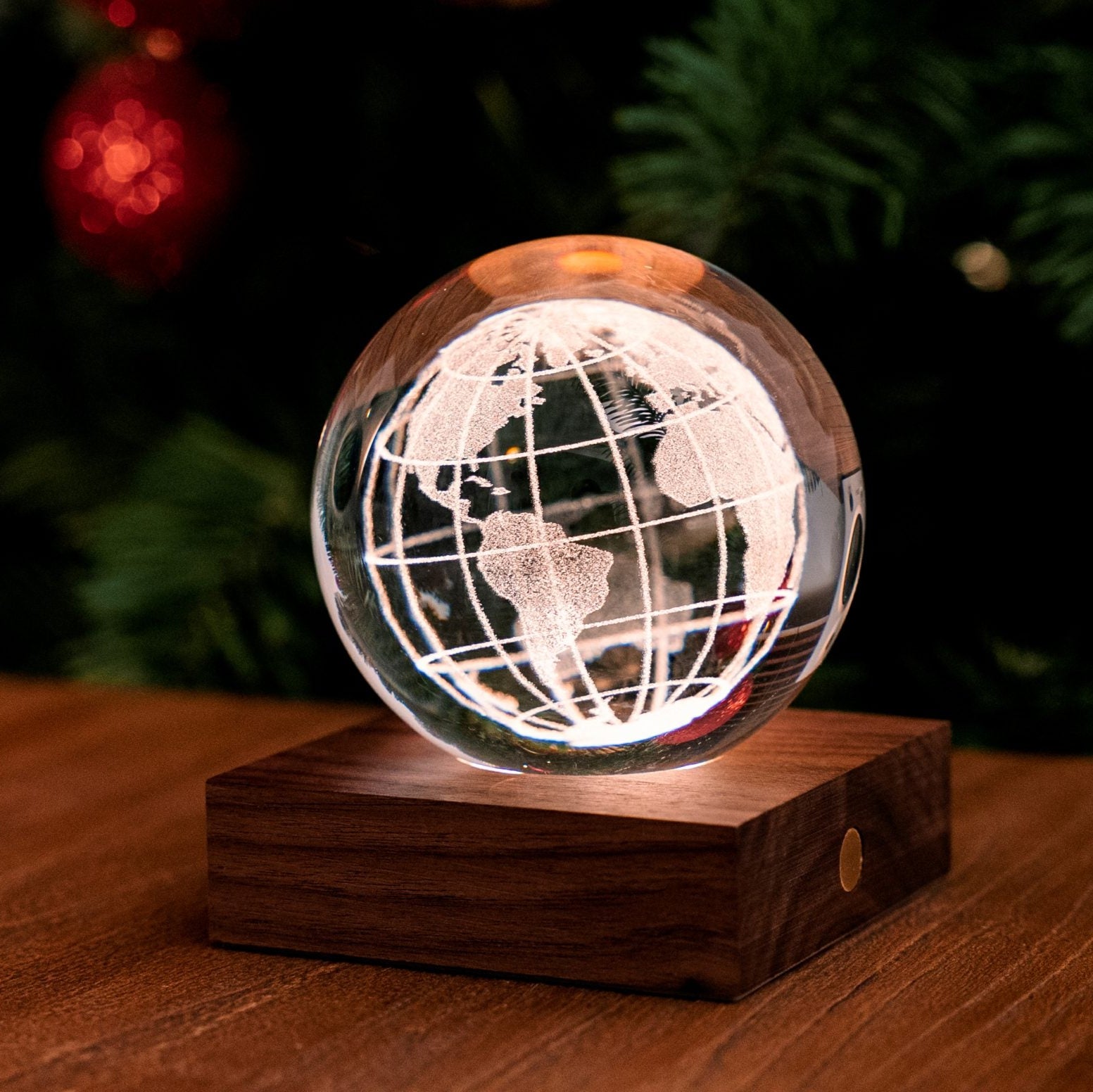 leuchtende Kristallkugel - Erde