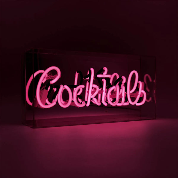 Neonschild Rosa "Cocktails" dunkel und von Seite