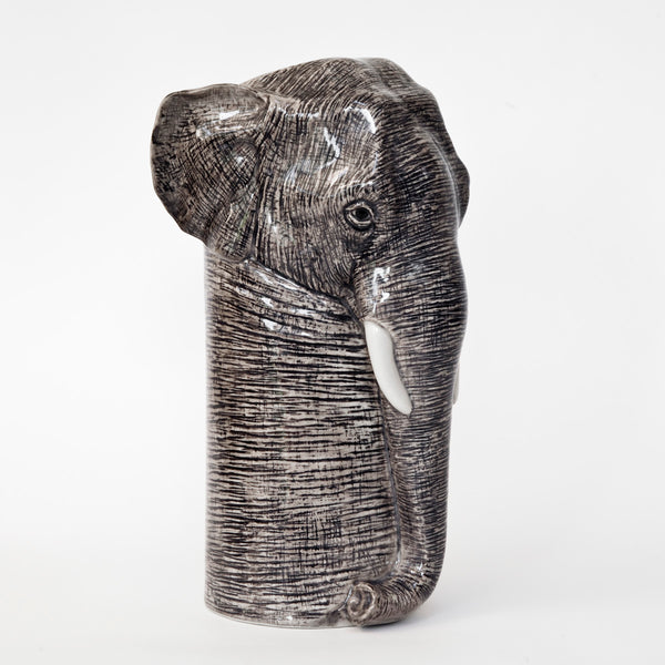 Seitenansicht handbemalte Elefantenvase von Quail Ceramics