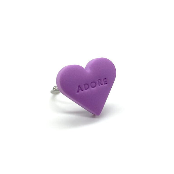 Ring mit Text "Adore"