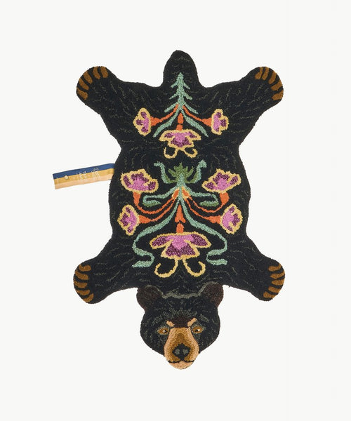 Oberflche des Teppichs, schwarzer Baer mit buntem Blumenmuster am Rücken