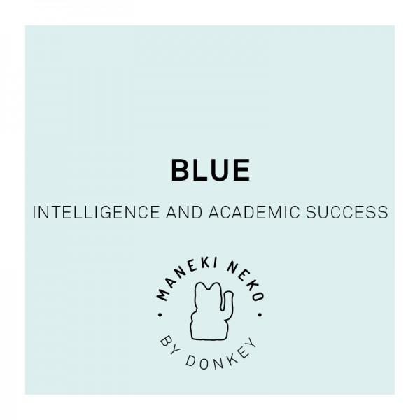 Blaue  Winkekatze steht für Intelligenz und akademischen Erfolg