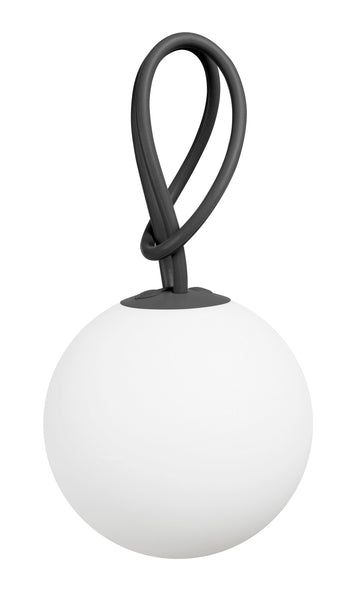 runde weiße Kugellampe "Bolleke", in etwa Kopfgröße, schwarze Silikonschlaufe zum aufhaengen