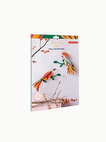 Paradiesvogel aus Papier in 3D-Optik zum zusammenstecken von Studio Roof in den leuchtenden Orangefarben mit grünen Akzenten in Verpackung